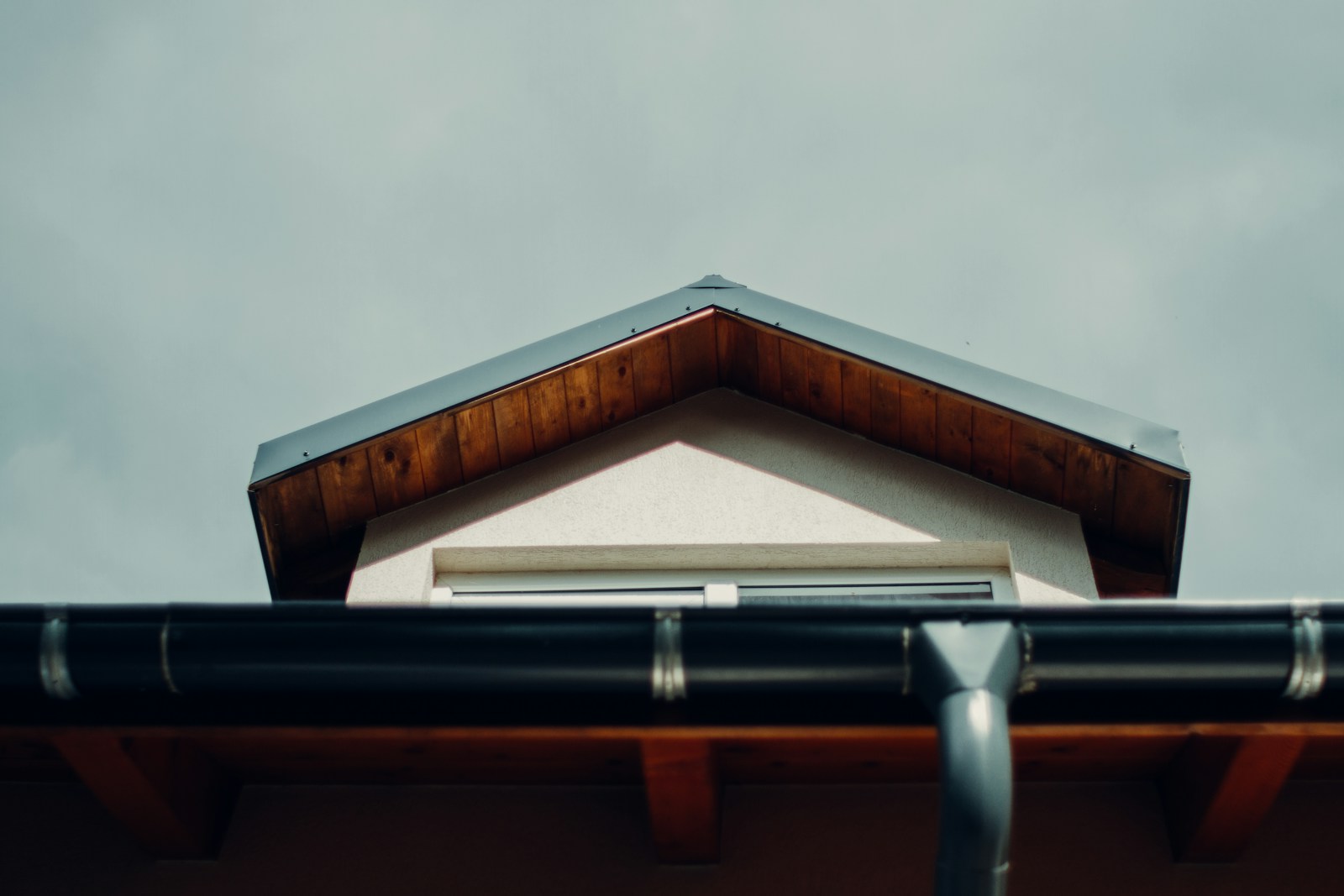 Leaf-Free Living: How Gutter Guards Can Save You Time and Money